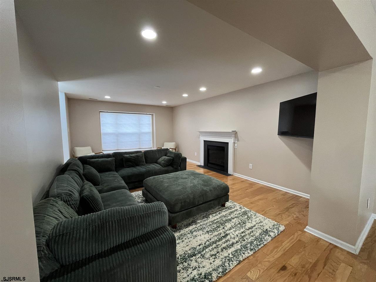 807 N Victoria