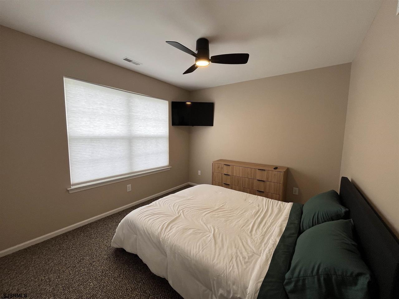 807 N Victoria