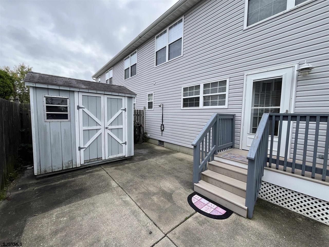 807 N Victoria