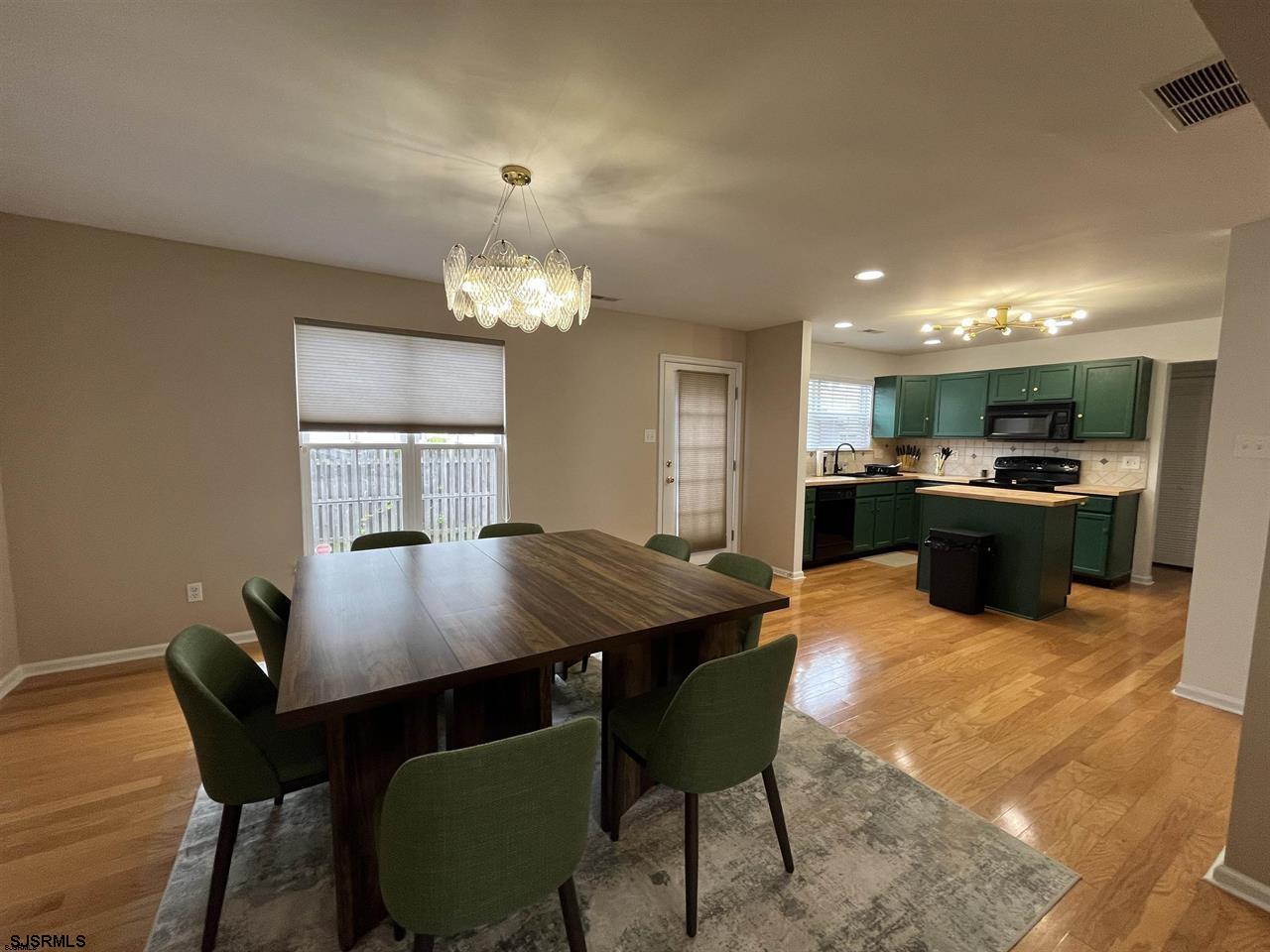 807 N Victoria