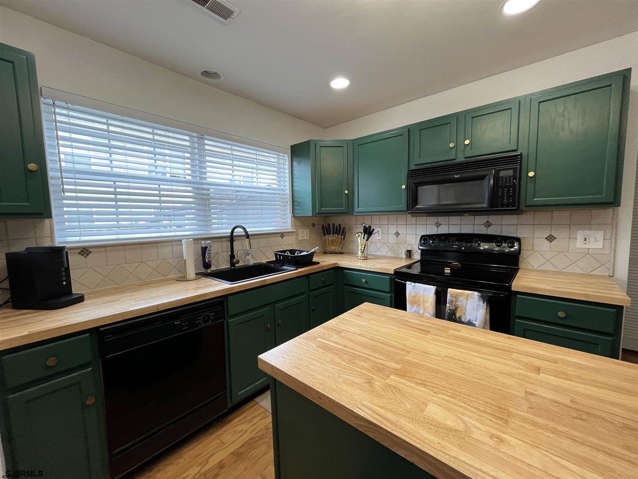 807 N Victoria
