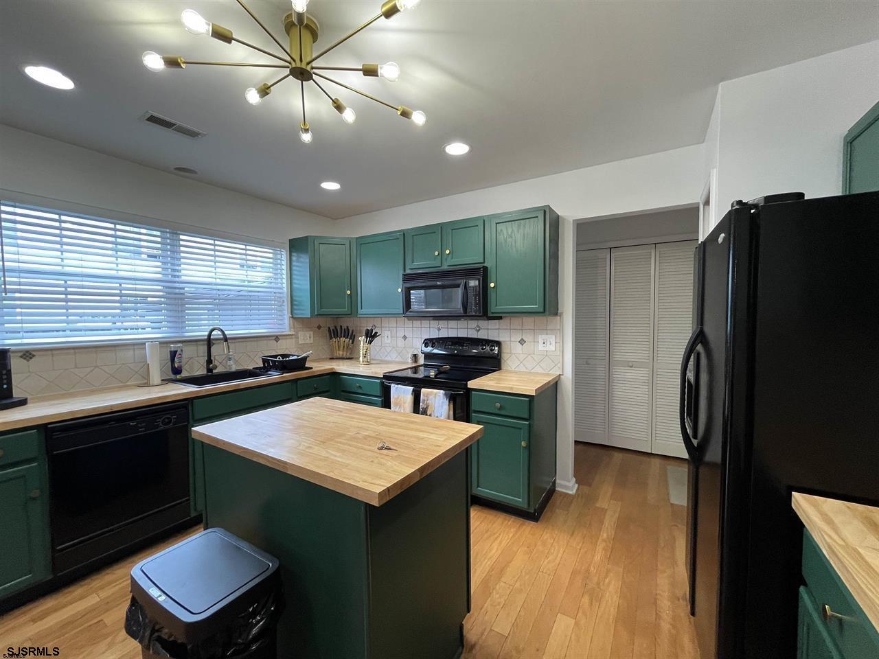 807 N Victoria