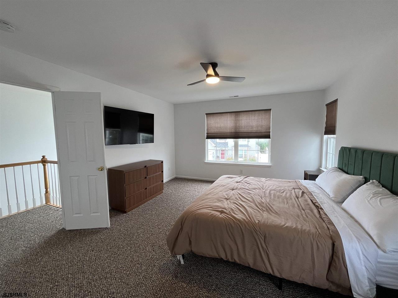 807 N Victoria