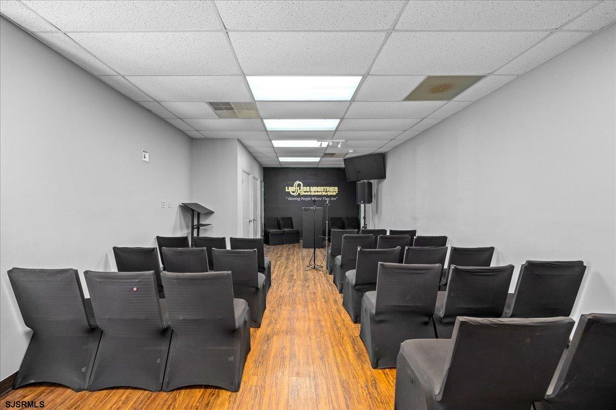 1125-1131 N New Road