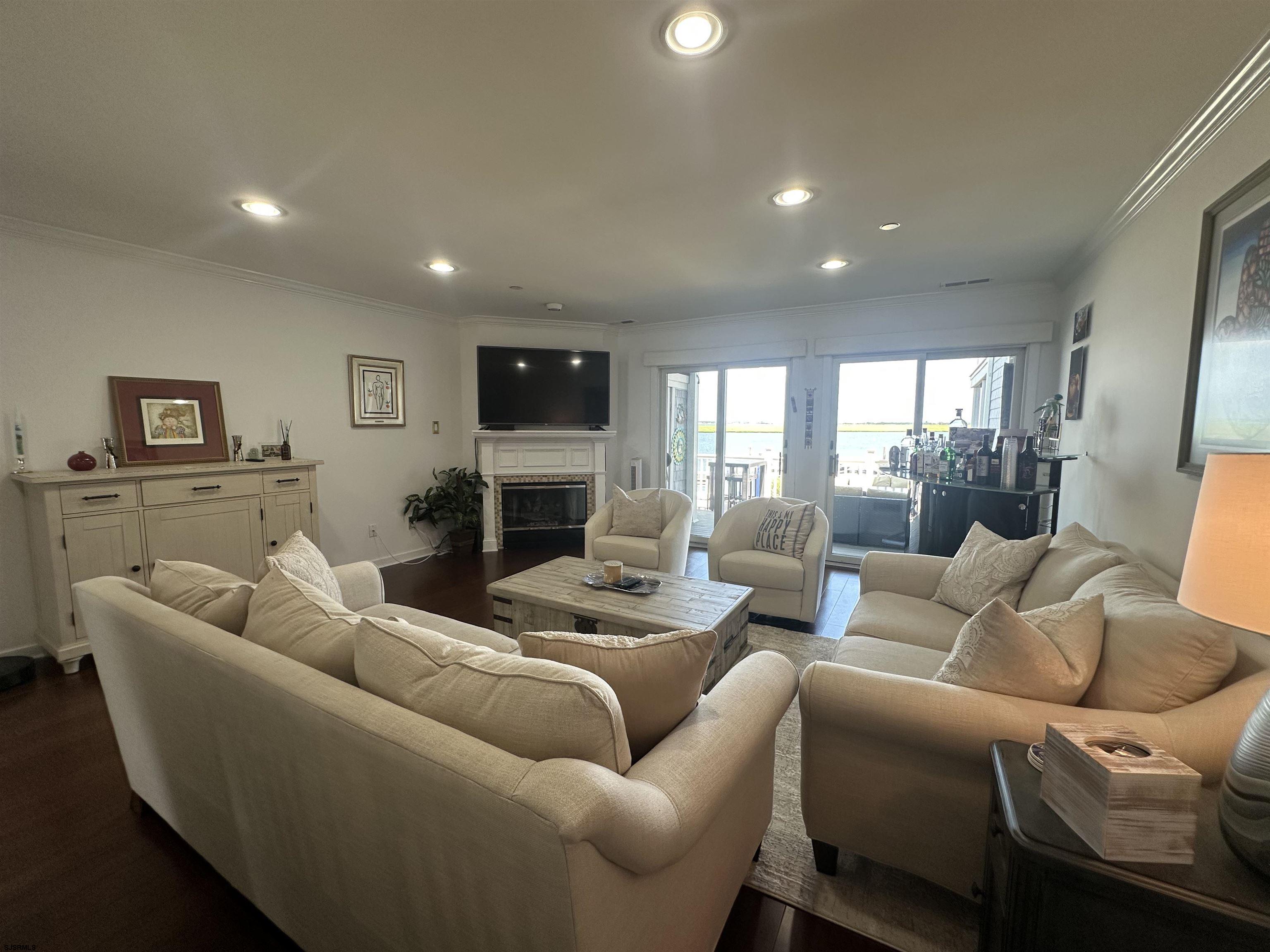 2204 East Dr