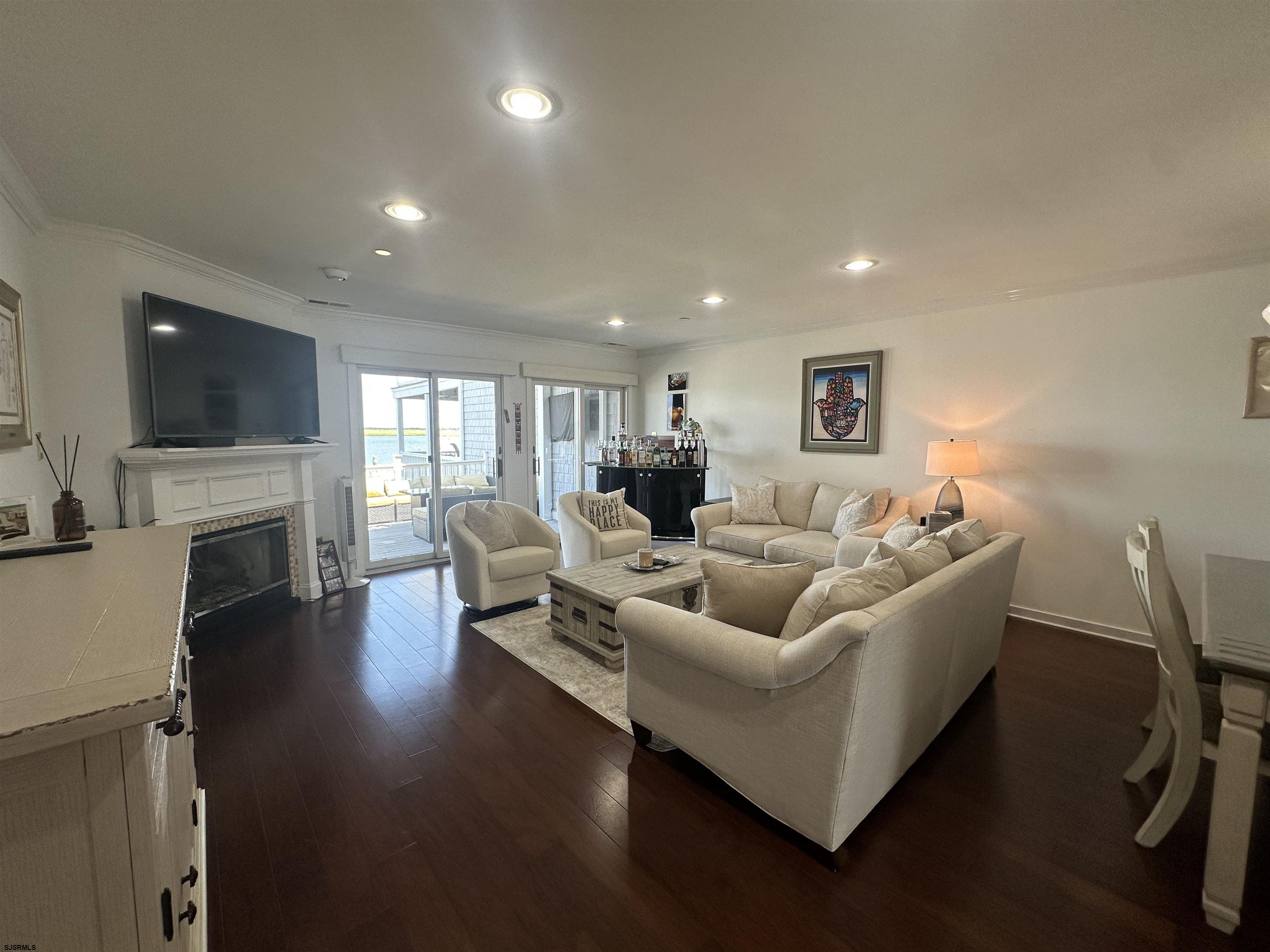 2204 East Dr