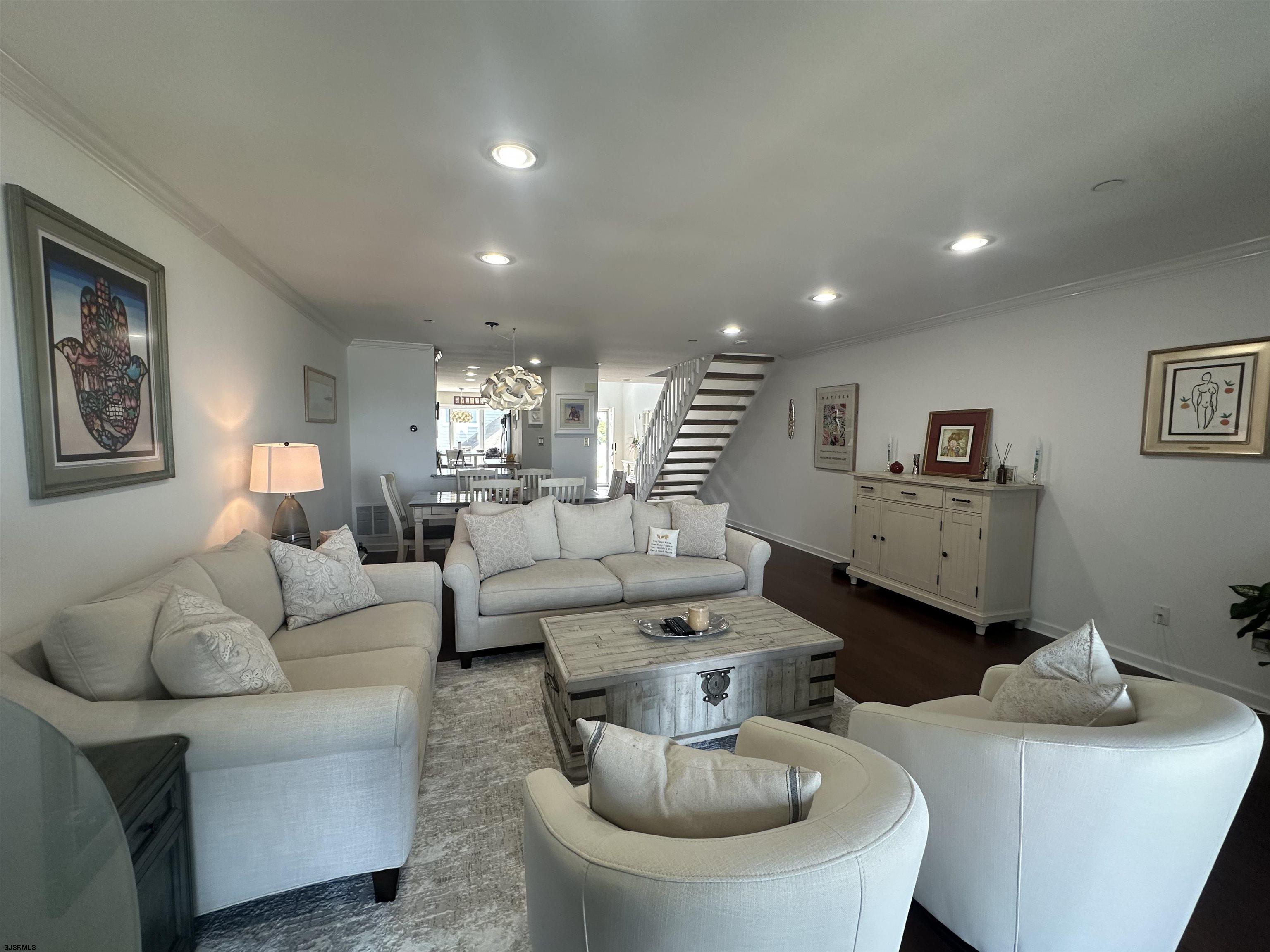 2204 East Dr