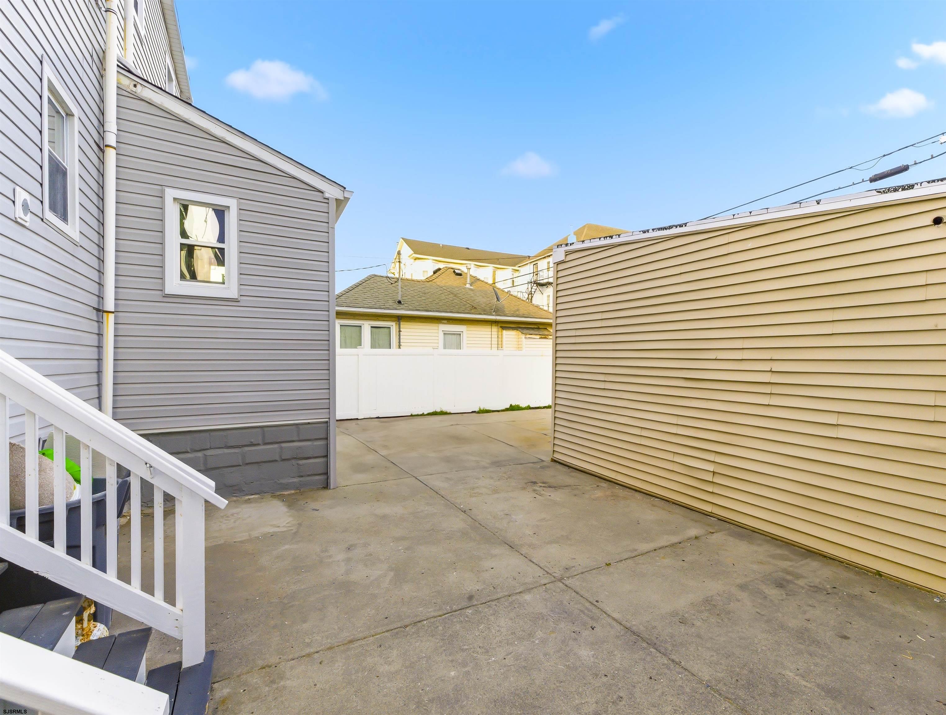 735 Wesley Ave