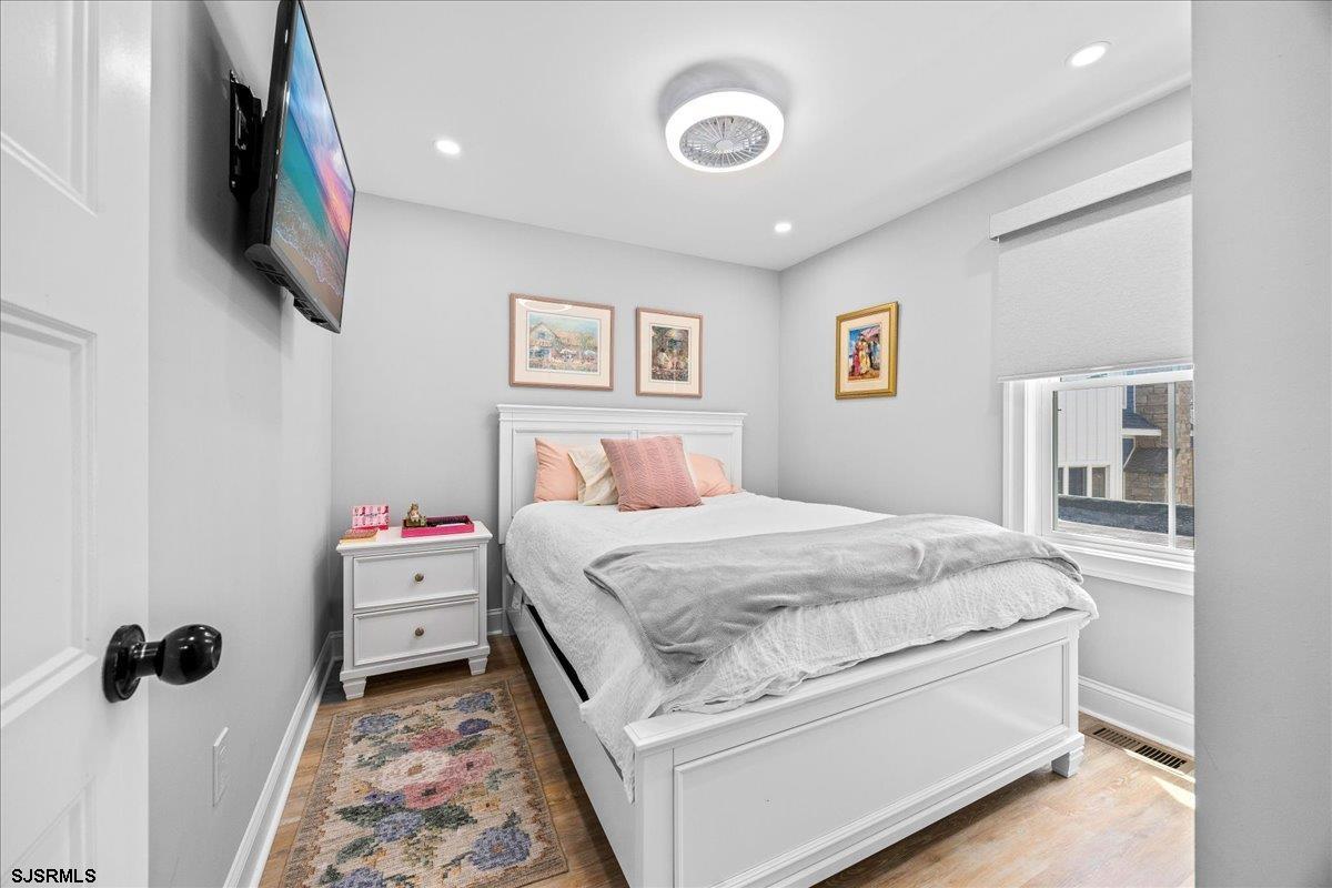 104 S New Haven Ave