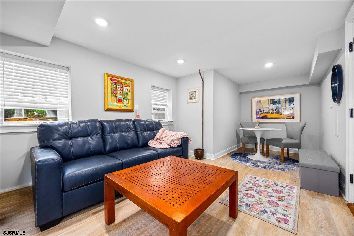 104 S New Haven Ave