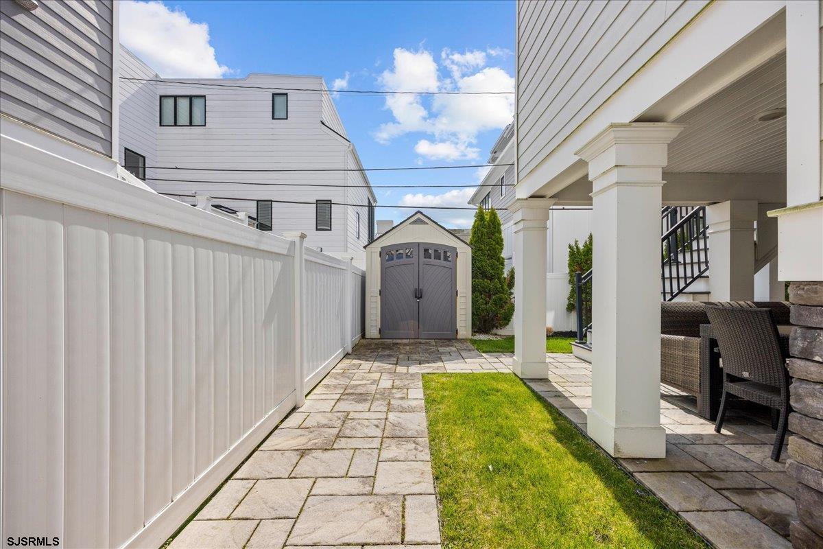 102 S Essex Ave