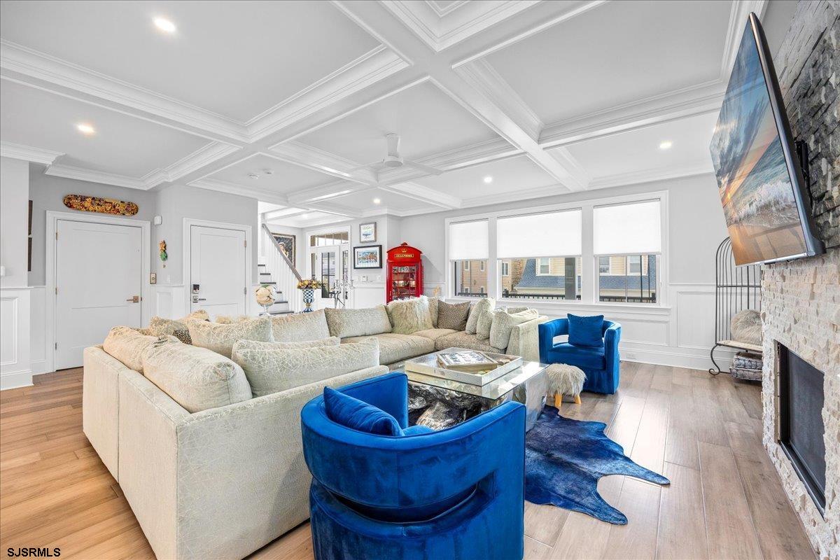 102 S Essex Ave