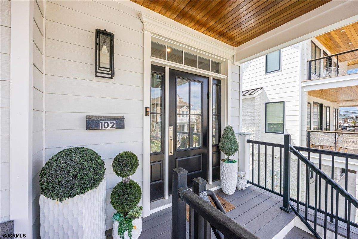 102 S Essex Ave