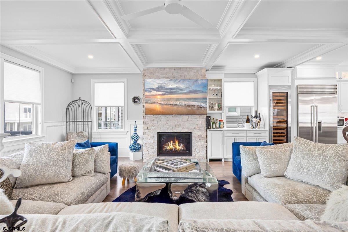 102 S Essex Ave
