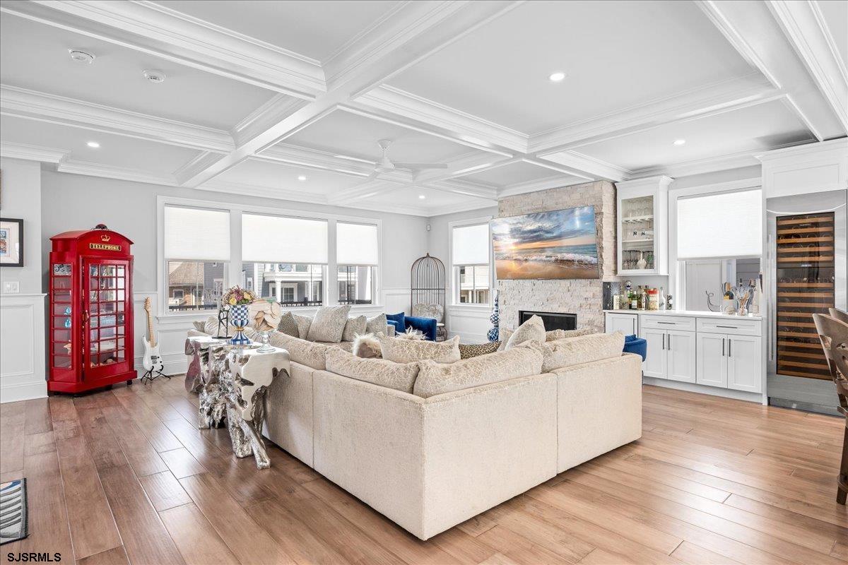 102 S Essex Ave