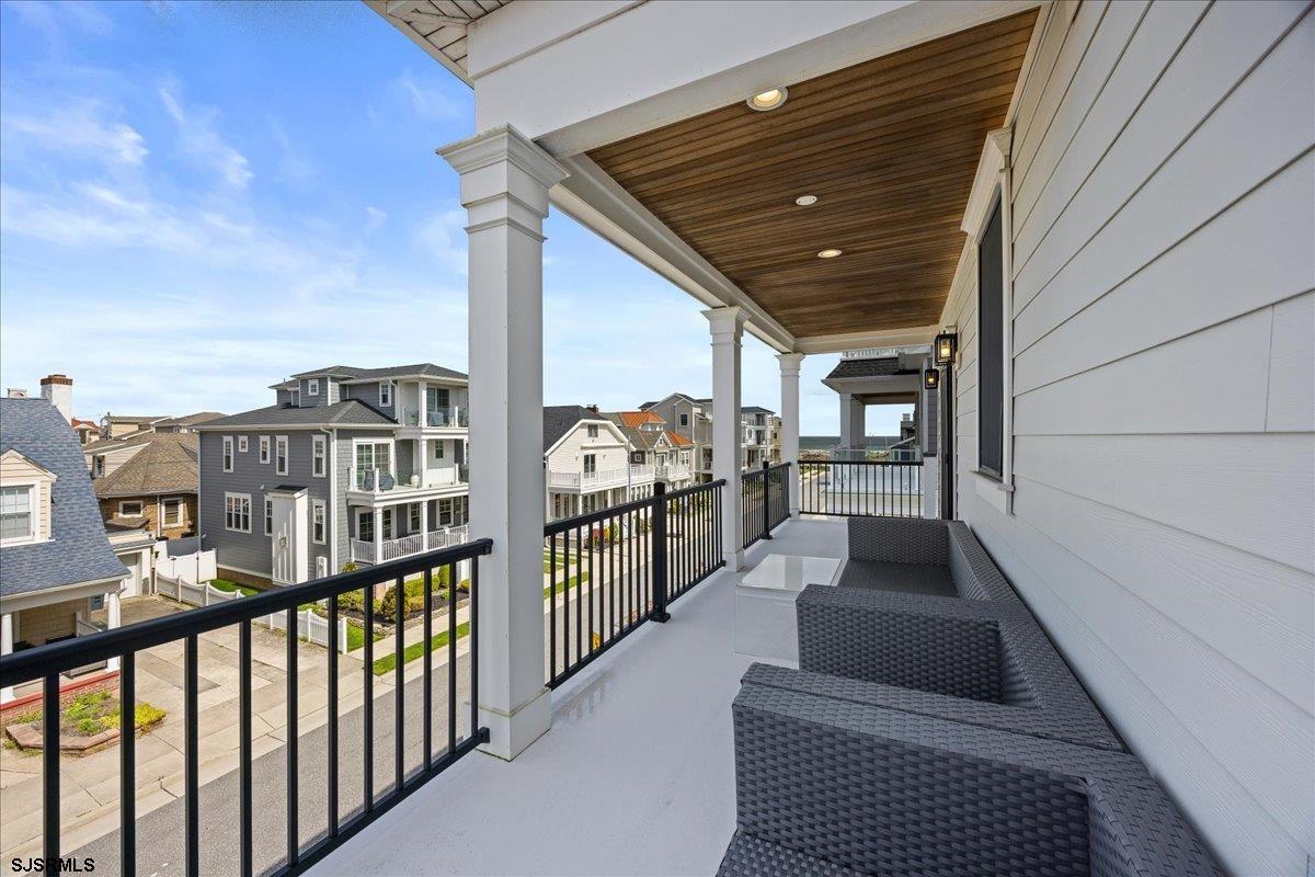 102 S Essex Ave