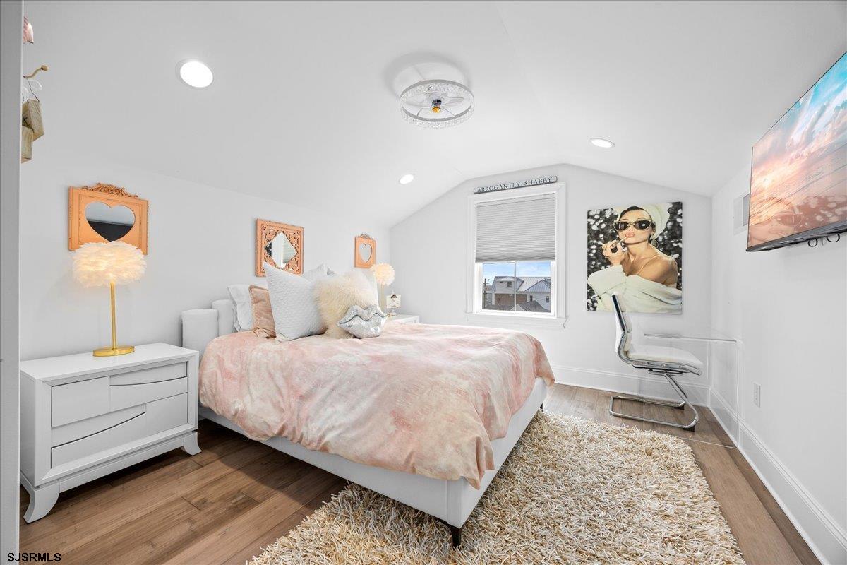 102 S Essex Ave