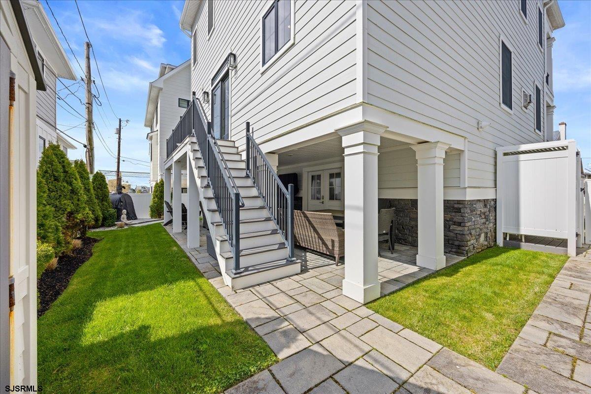 102 S Essex Ave
