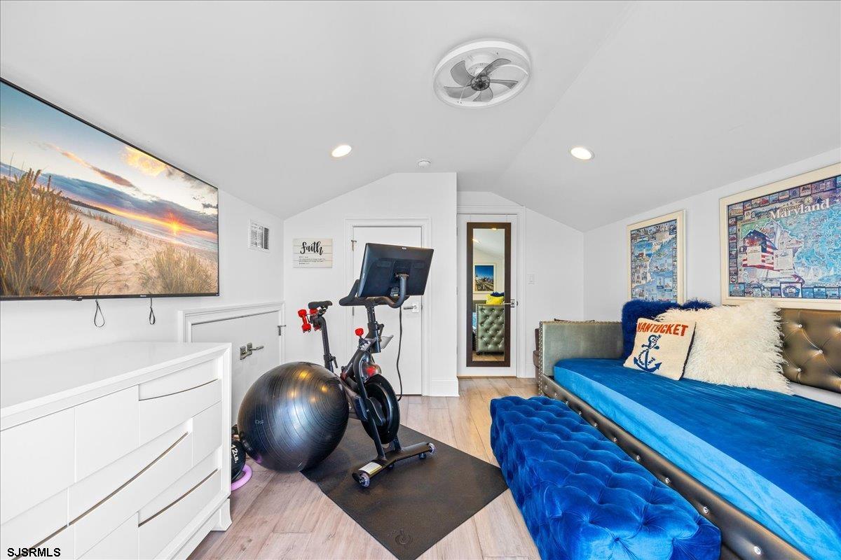 102 S Essex Ave