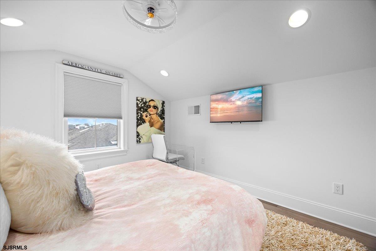 102 S Essex Ave