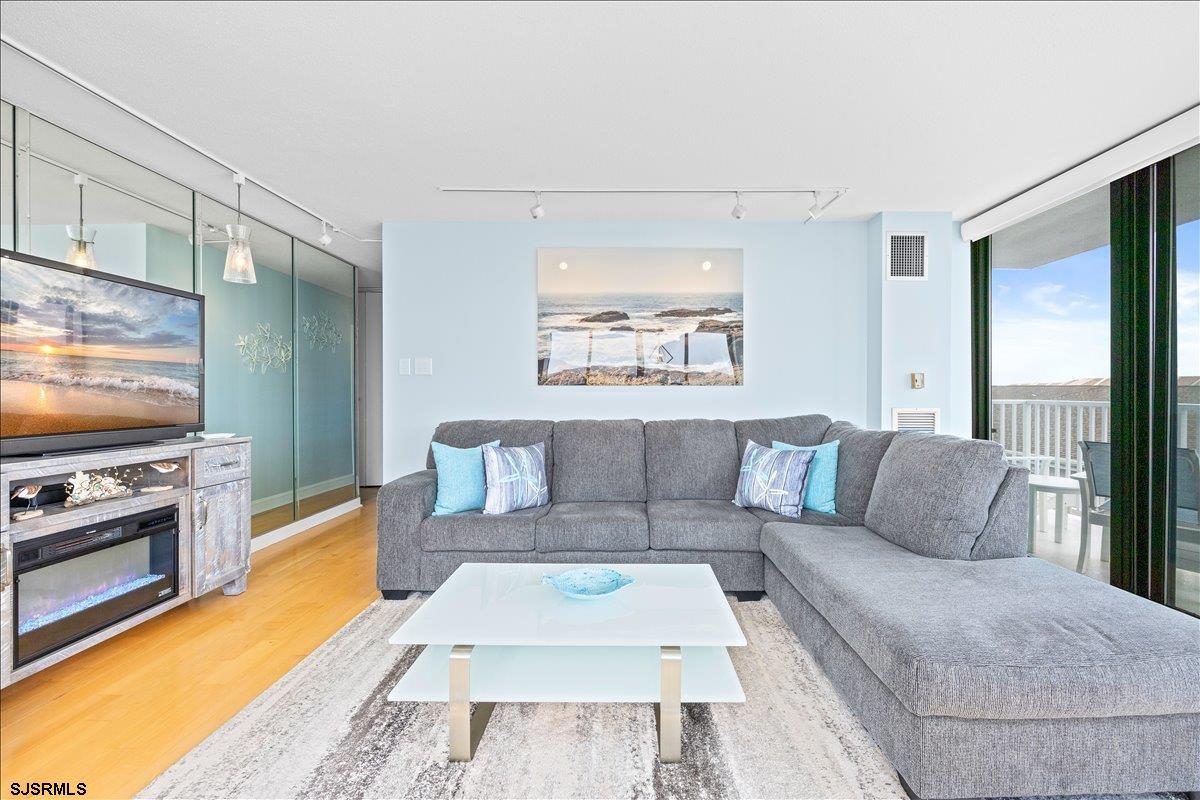 111 S 16th Ave Unit: 415