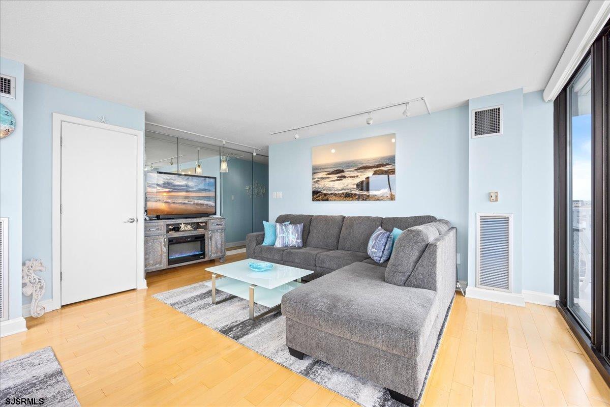111 S 16th Ave Unit: 415