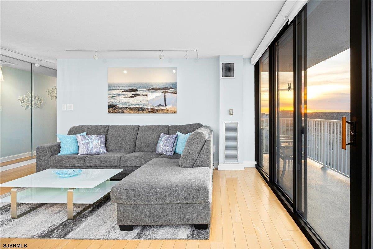 111 S 16th Ave Unit: 415