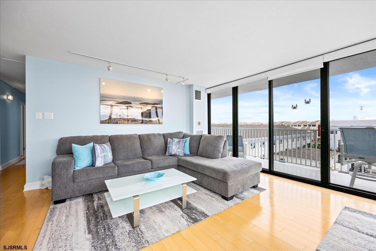 111 S 16th Ave Unit: 415
