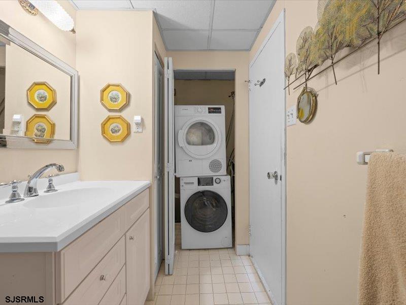 100 S Berkley Square Unit: 18D