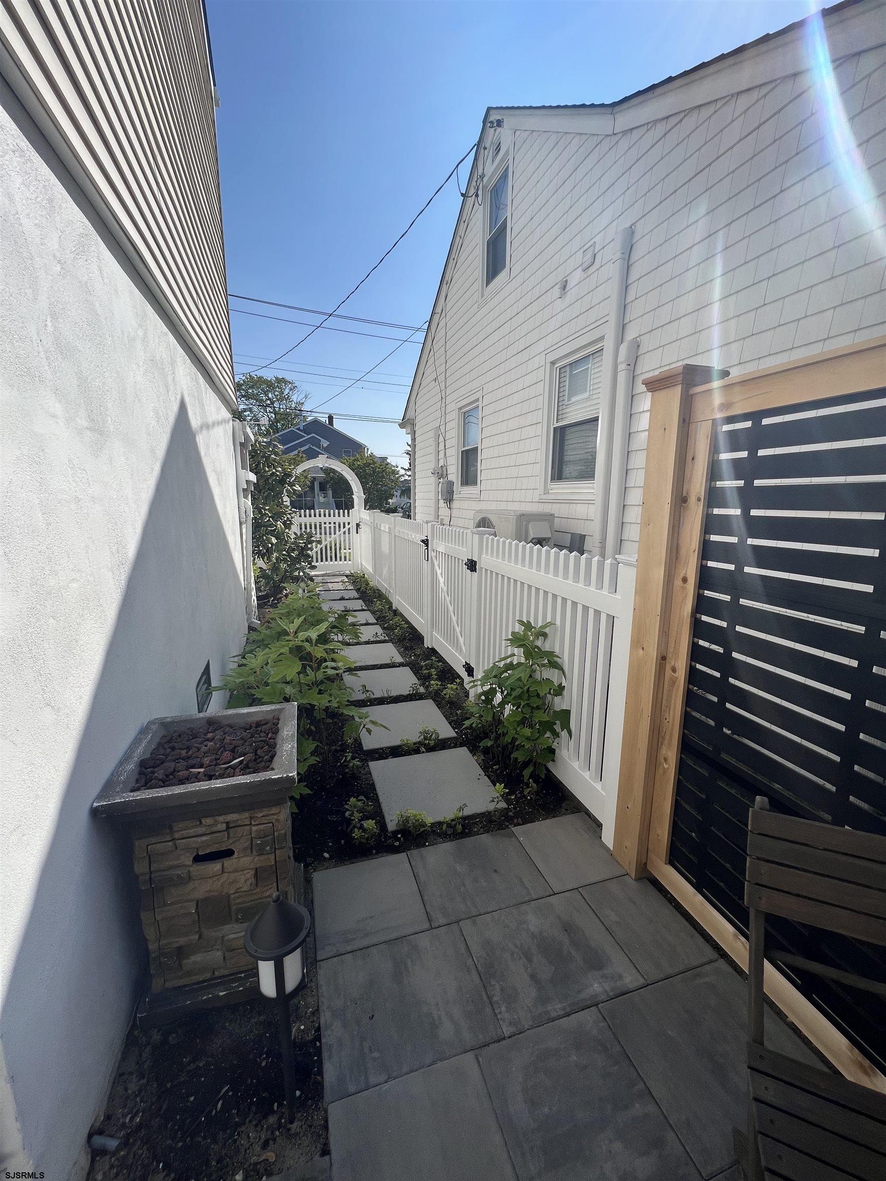 114 N Argyle Ave