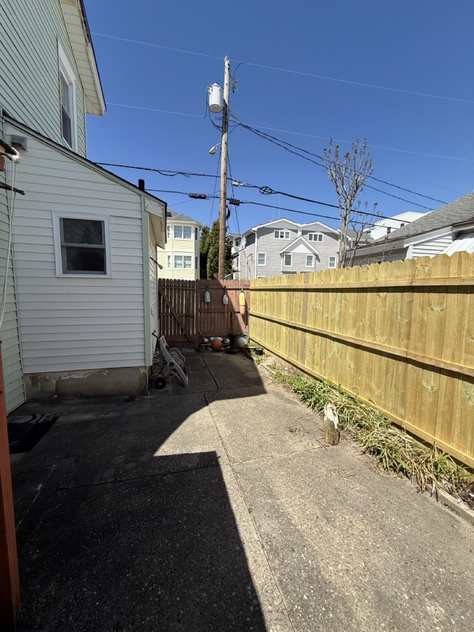 135 N Avolyn Ave
