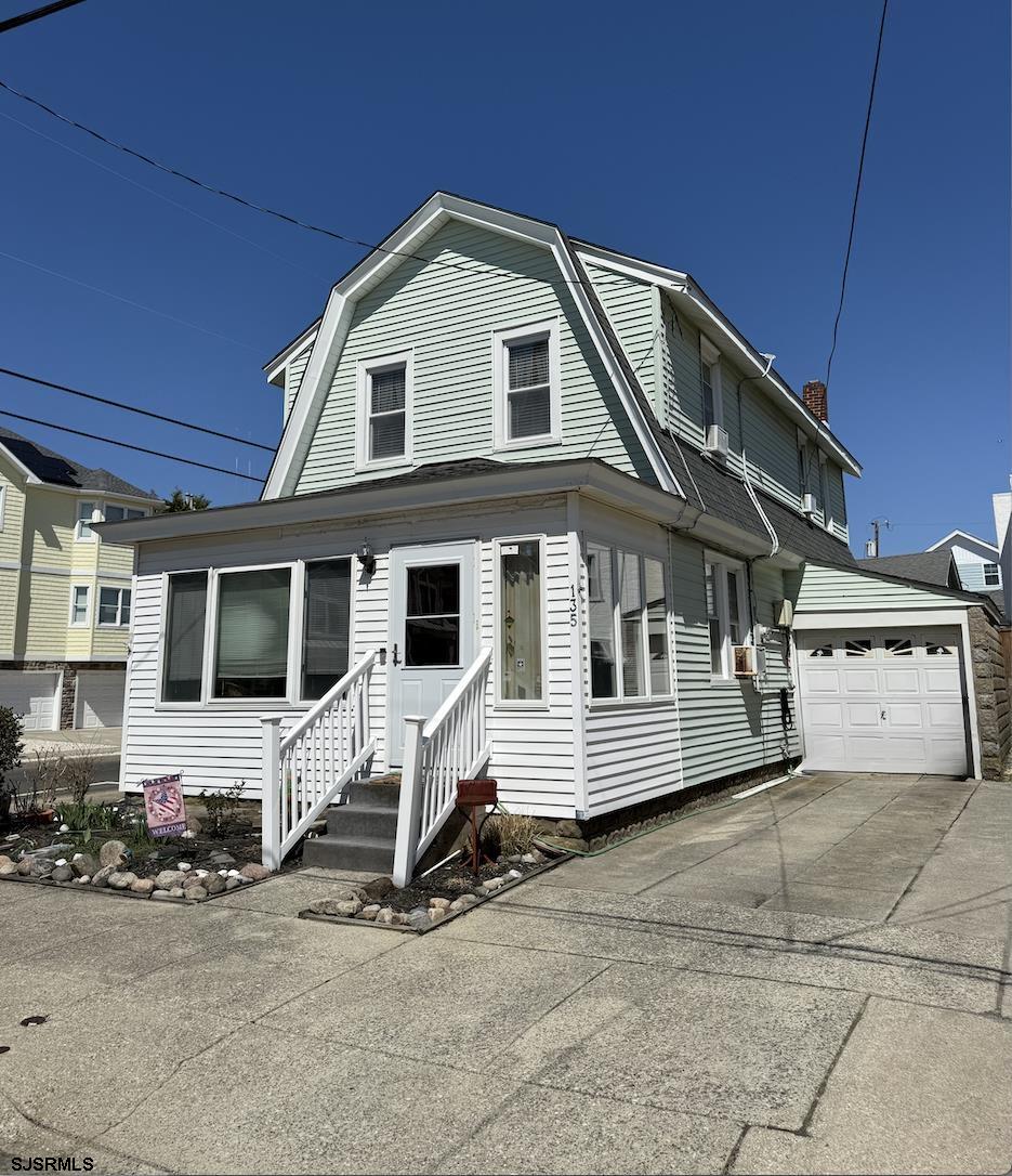 135 N Avolyn Ave