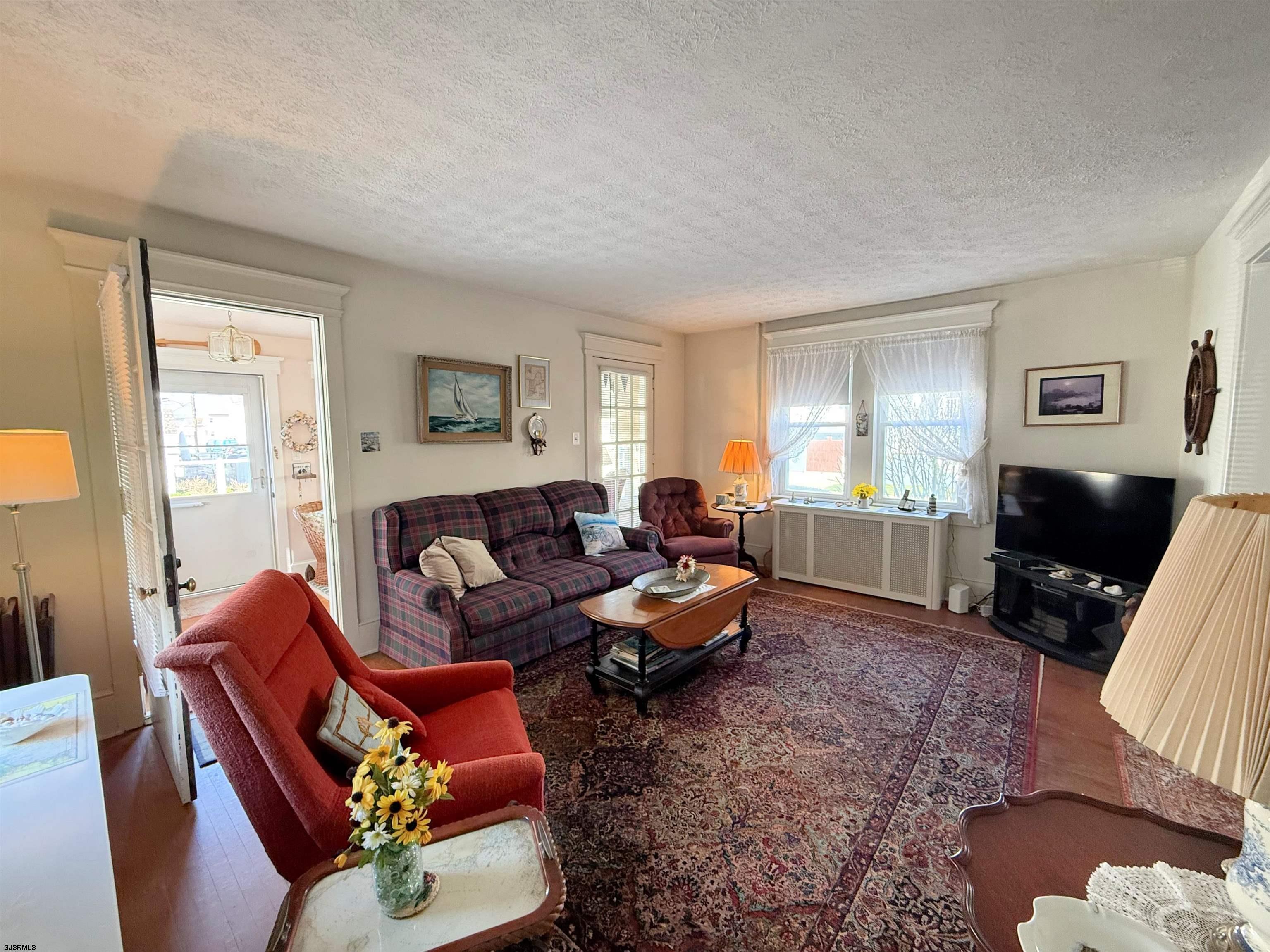 135 N Avolyn Ave