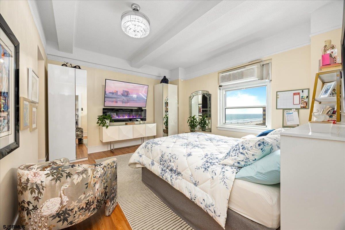 2721 Boardwalk Unit: 809