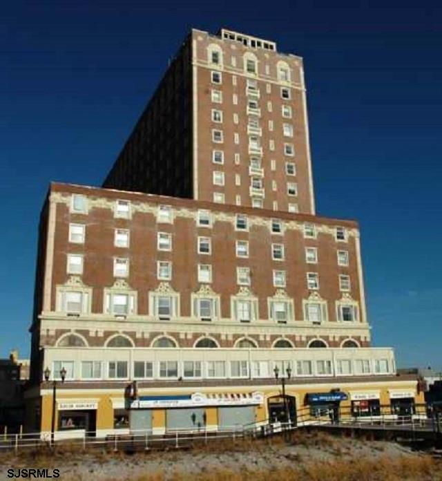 2721 Boardwalk Unit: 809