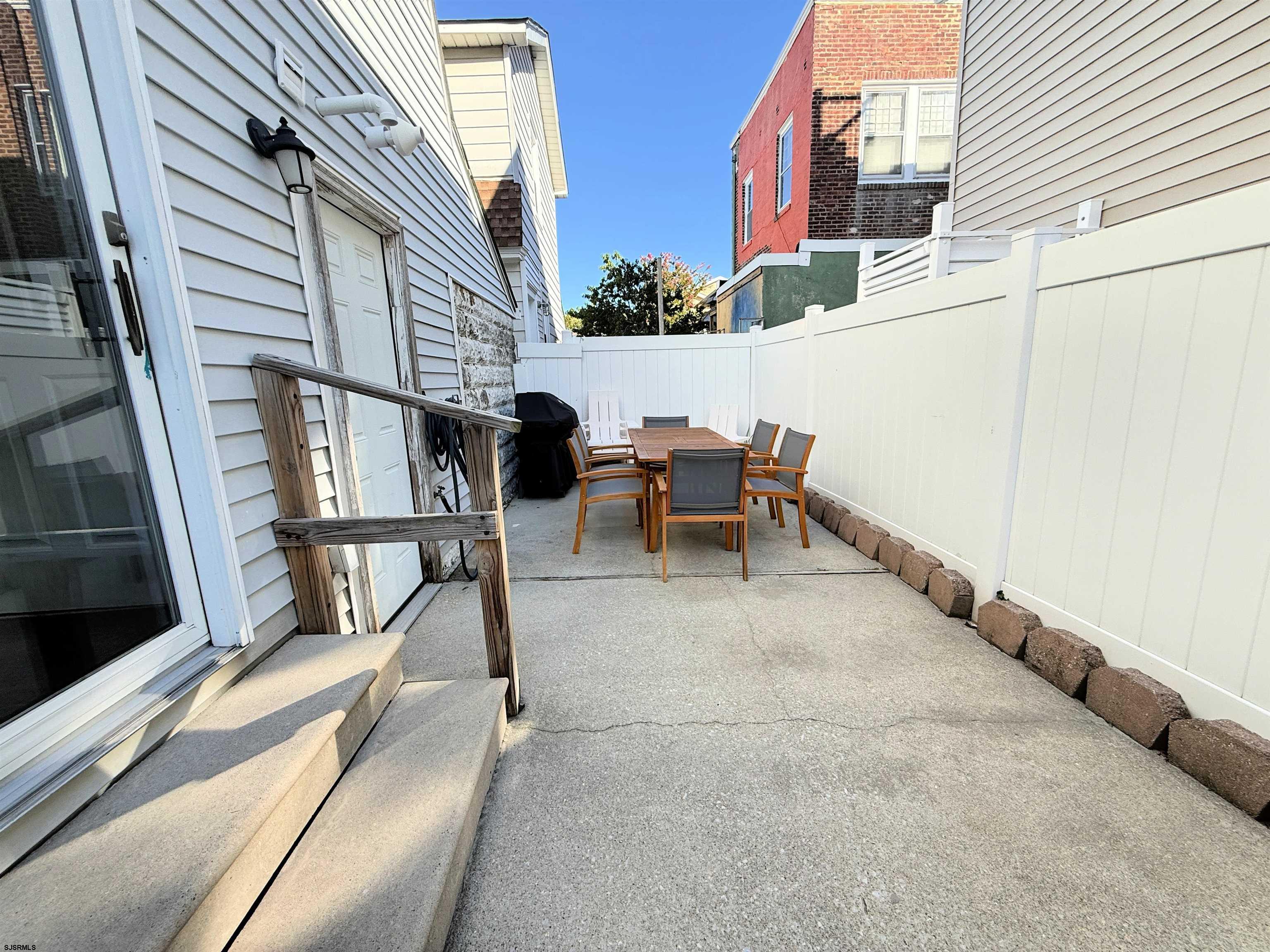 17 N Buffalo Ave