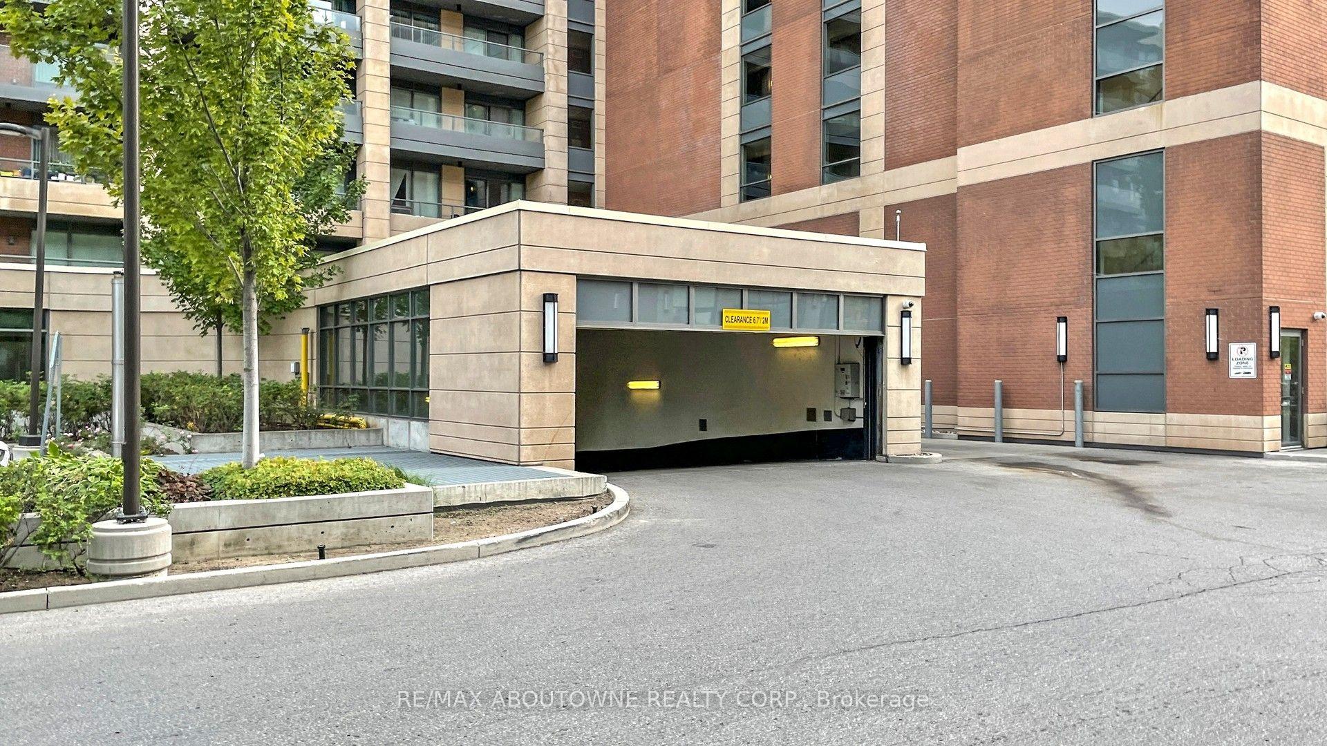18 Uptown Drive 921