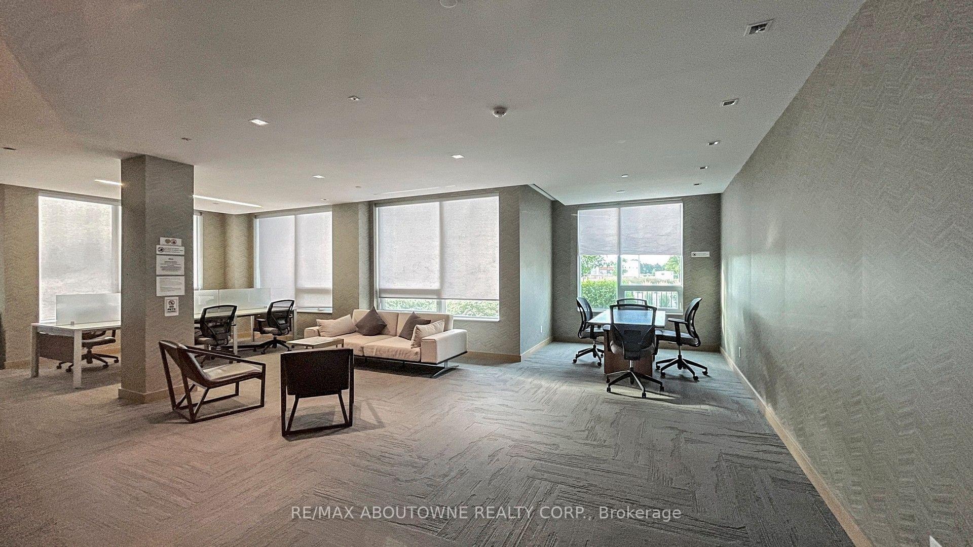 18 Uptown Drive 921