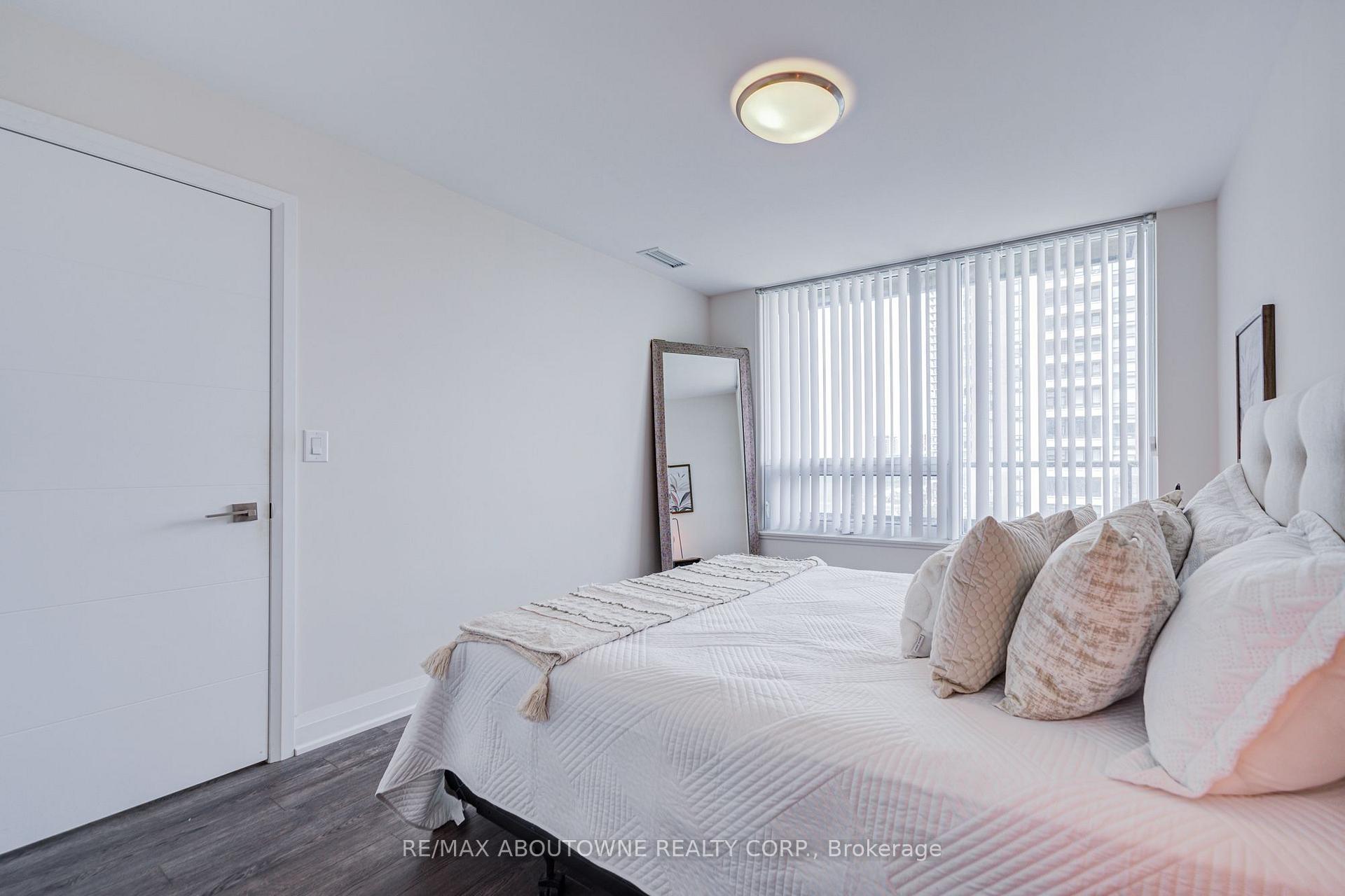18 Uptown Drive 921