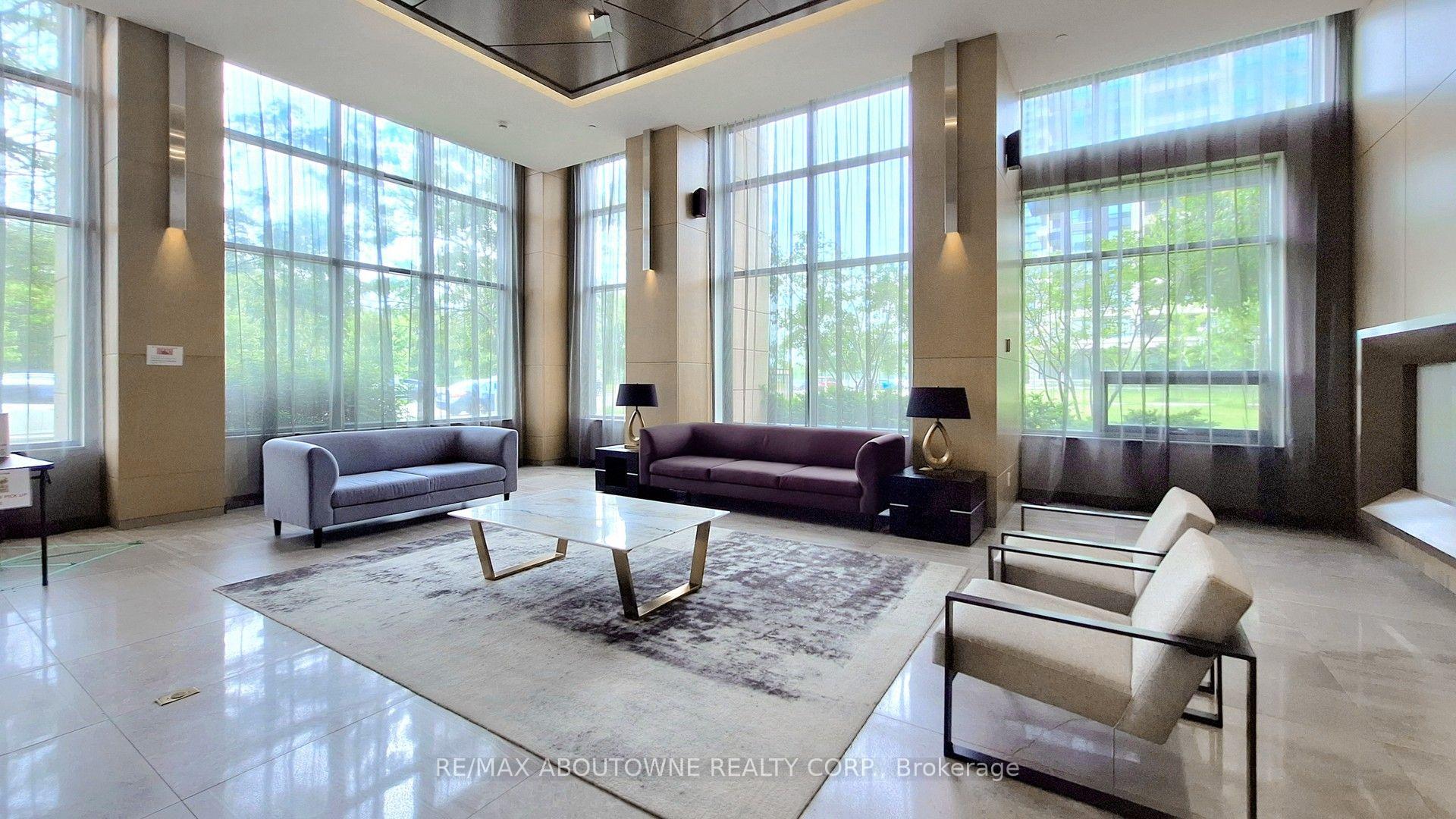 18 Uptown Drive 921