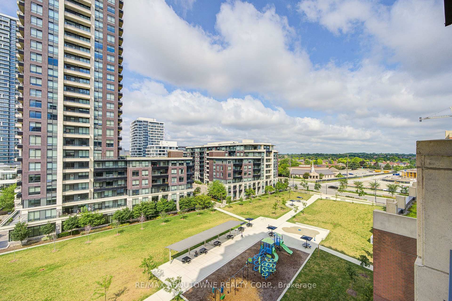 18 Uptown Drive 921