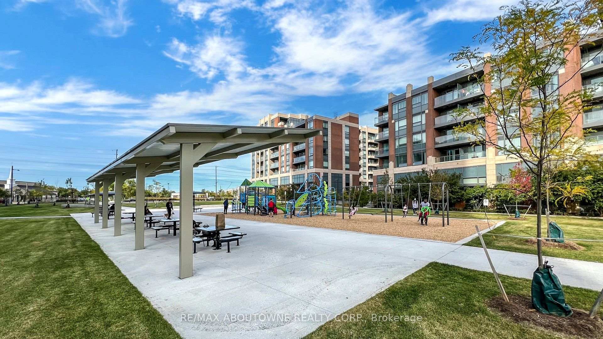 18 Uptown Drive 921