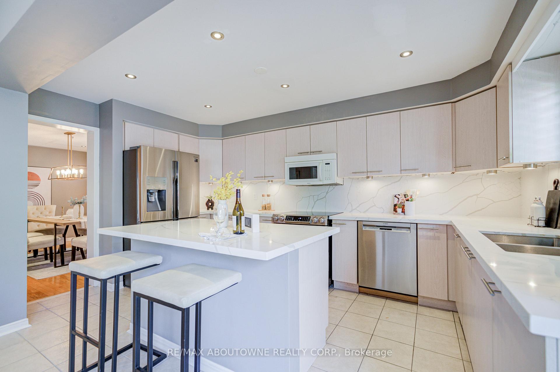 3041 Caulfield Crescent