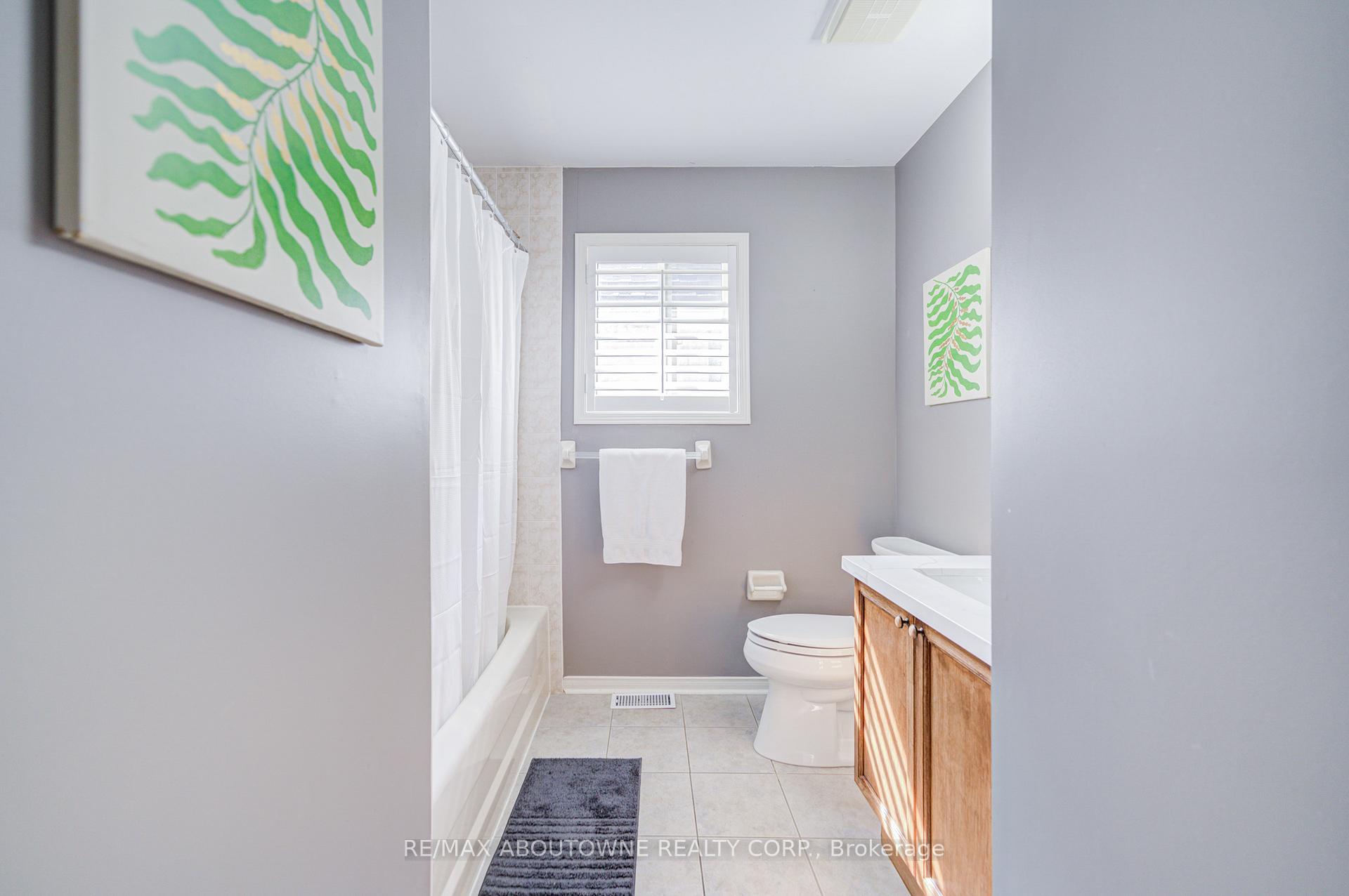 3041 Caulfield Crescent