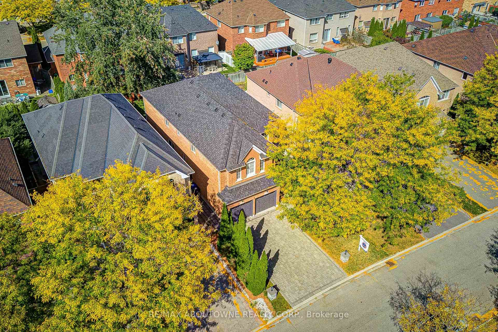 3041 Caulfield Crescent