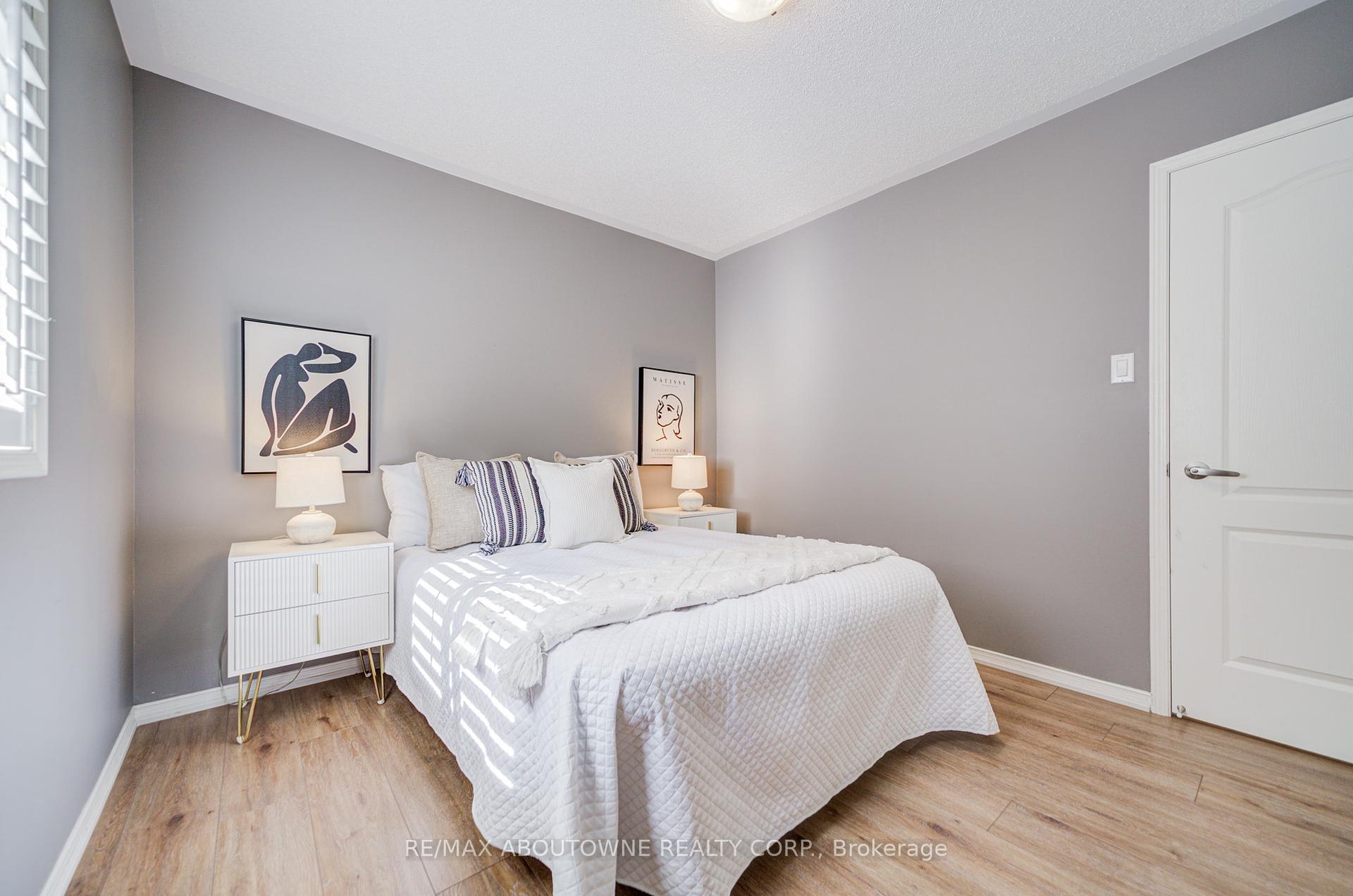 3041 Caulfield Crescent