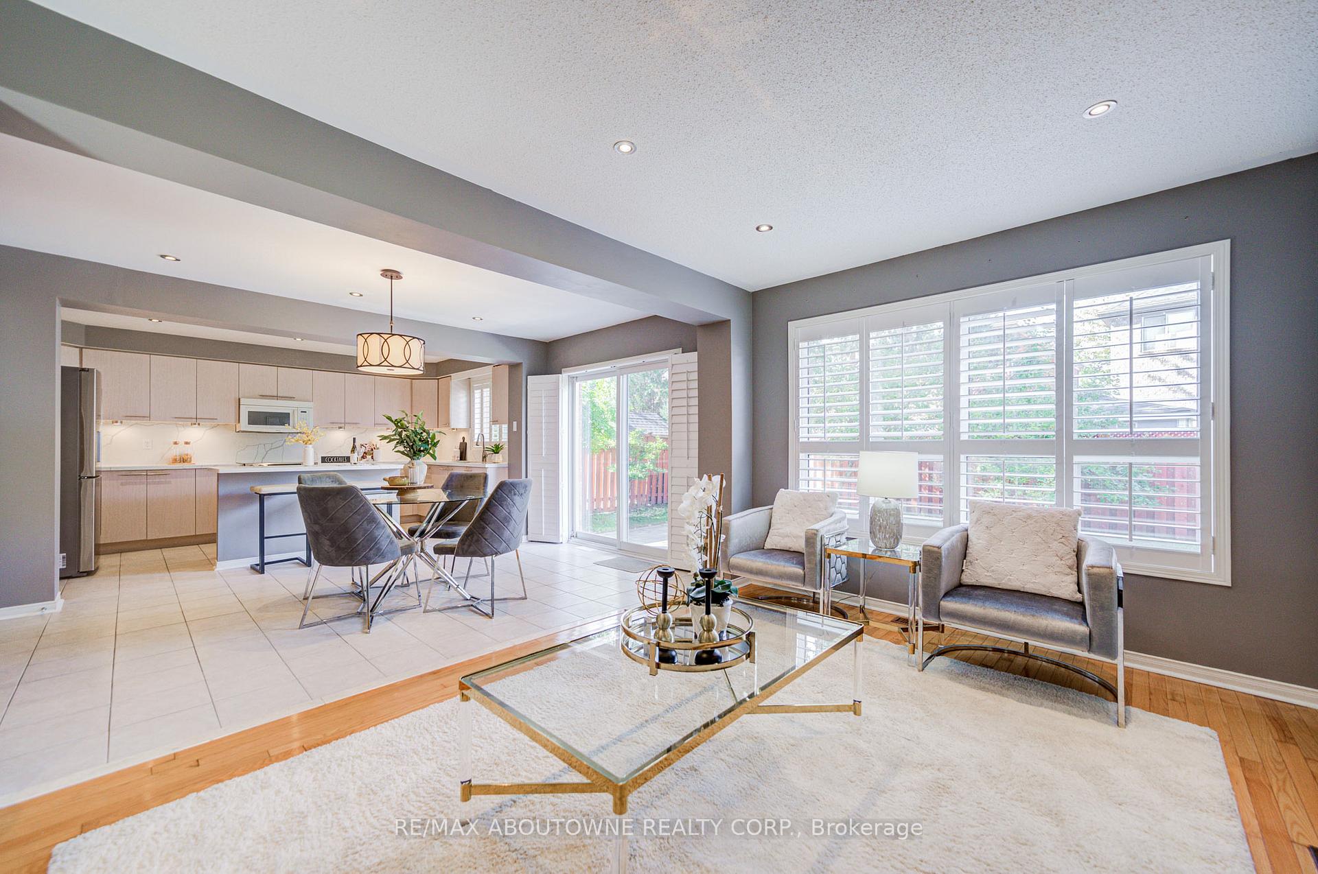3041 Caulfield Crescent