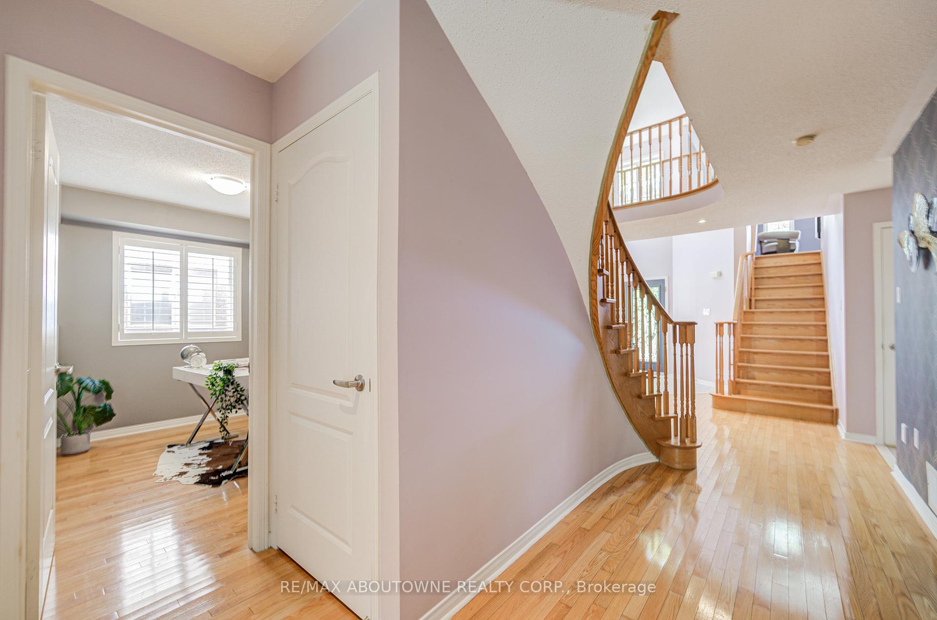 3041 Caulfield Crescent