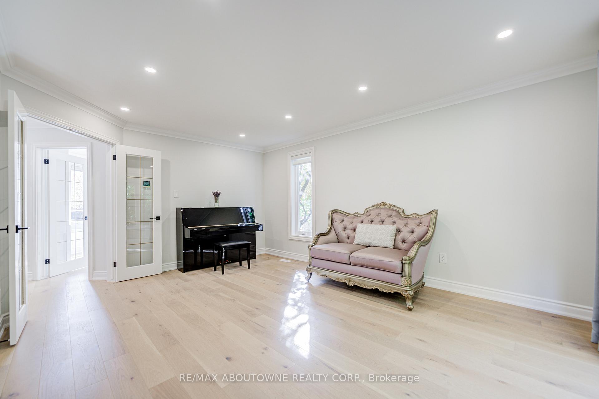 1248 Old Colony Road, Oakville