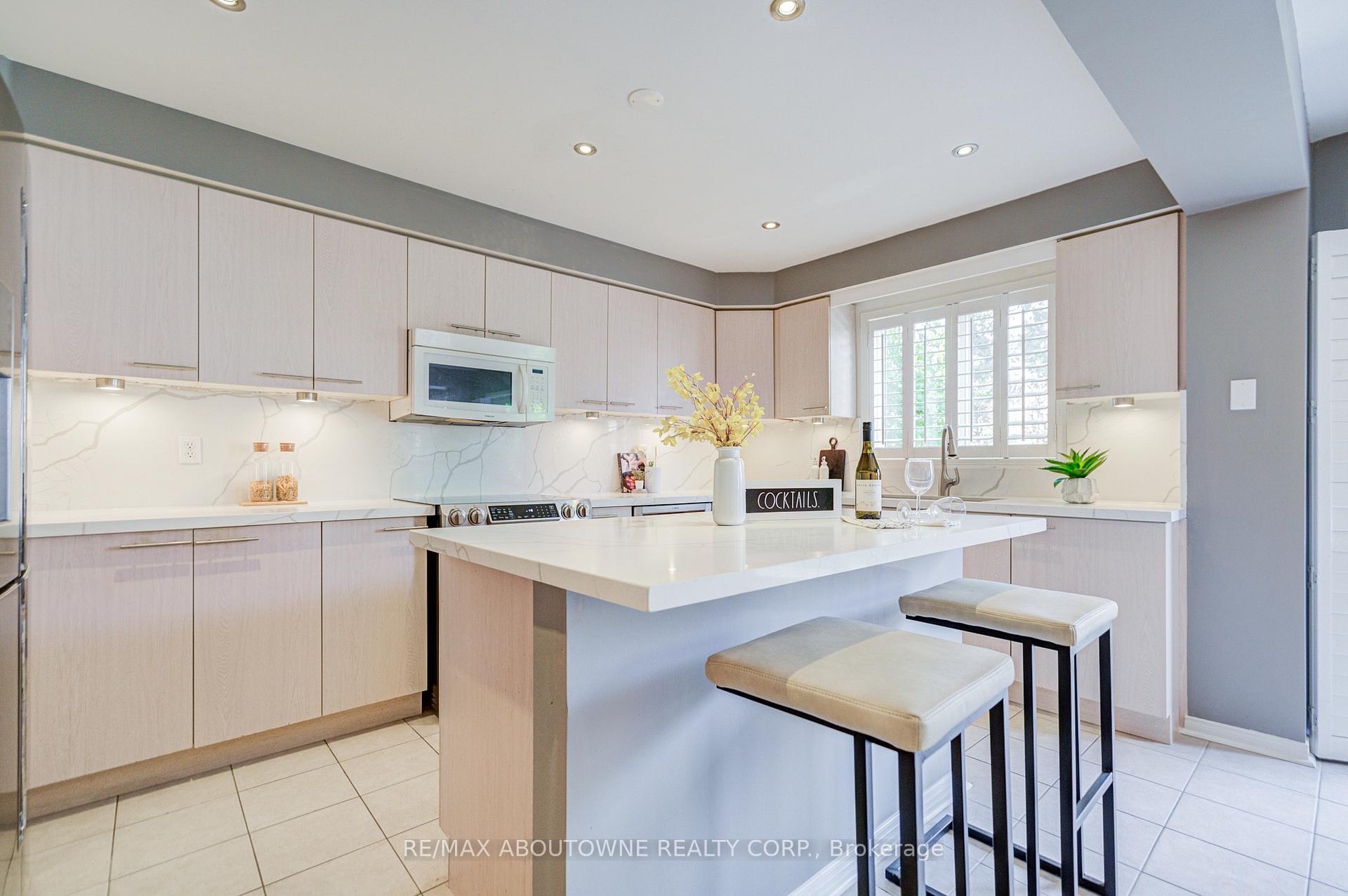 3041 Caulfield Crescent